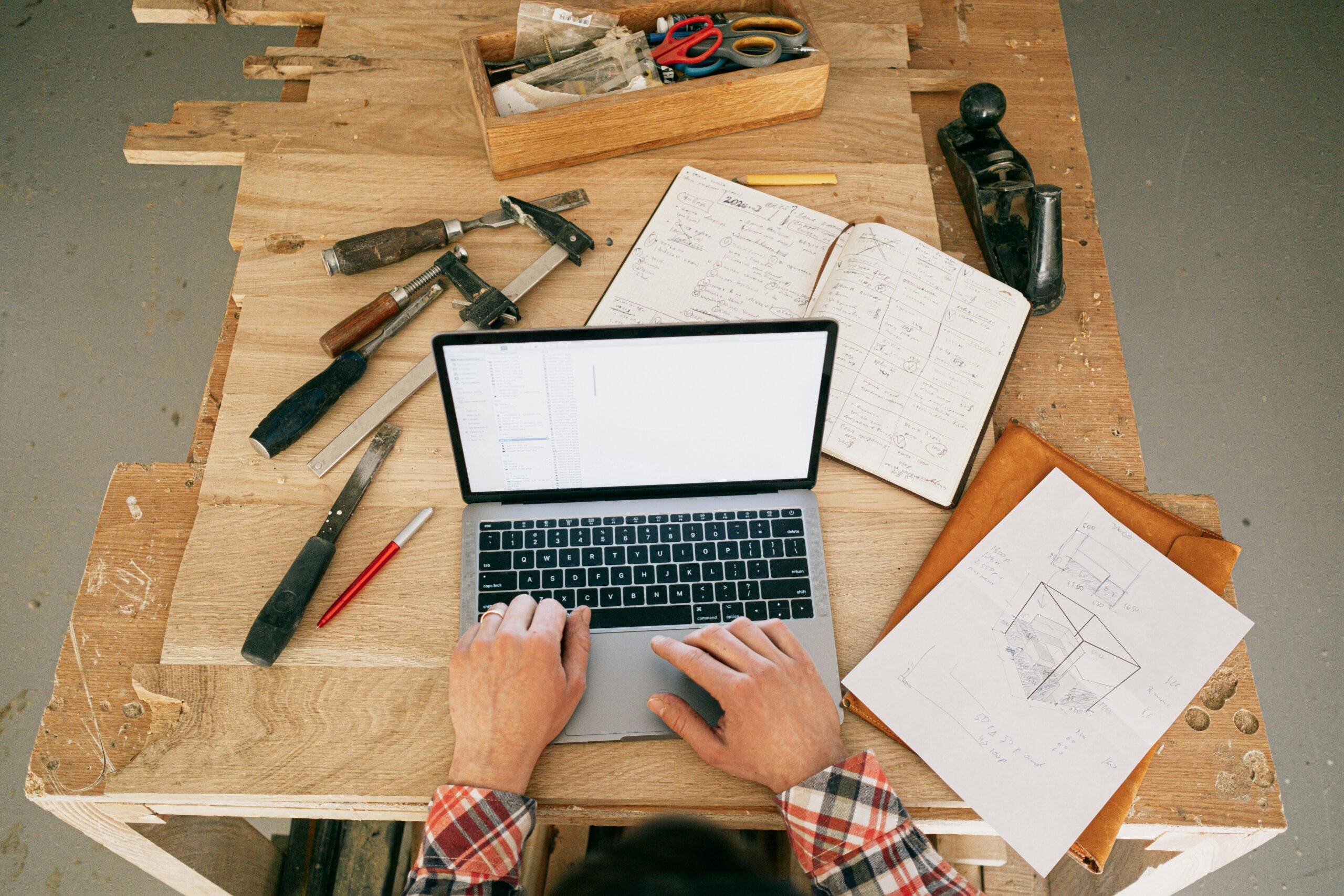 The Contractor's Guide to Bookkeeping Software - Photo by Ivan Samkov